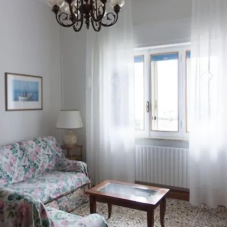 Spazioso Fronte Mare Apartment *